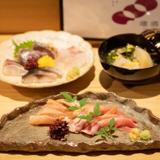 Recommended dishes include chicken teriyaki delivered directly from Kagoshima, and taro dumplings made with seasonal ingredients.