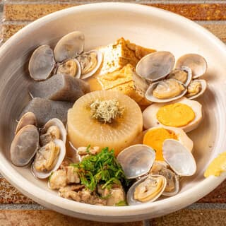 Enjoy the flavors of Osaka with a soy sauce-based dashi and traditional string kabu!
