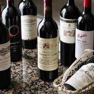Sommelier-picked wines for a perfect pairing with steaks ♪ Also suitable for anniversaries.