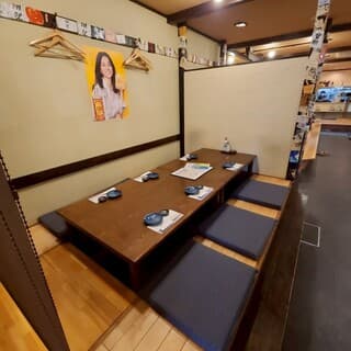 “Up to 40 people allowed” Deep sink tables and counters ◇