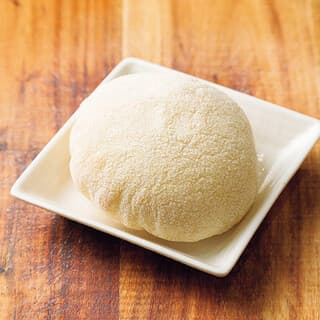 During lunchtime, we offer a fluffy 'Pinsapan' as an additional treat!