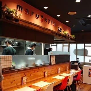 Quiet and cute interior. Please feel free to stop by.