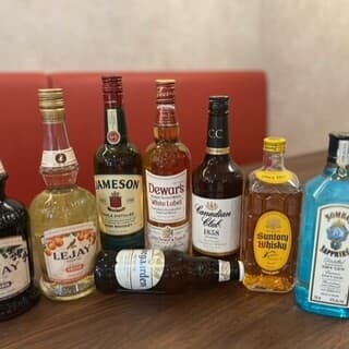 A variety of drinks including wine, cocktails, and whisky are available.