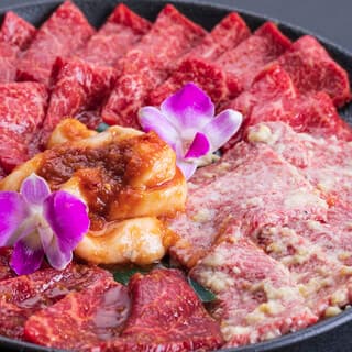 This restaurant recommends a roast course that offers flavors of local prefectural Wagyu beef. There is also a set menu for children.