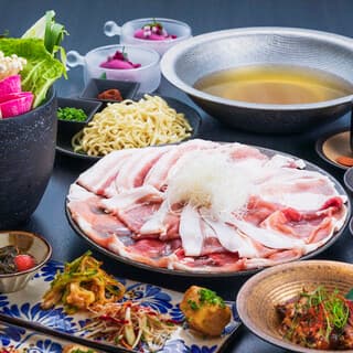 Suitable for couples, this Aigoo pork shabushabu course is truly delicious.