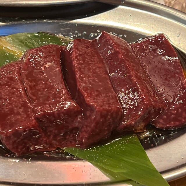 이 레스토랑은 꼭 먹어봐야 해요! 시마초우도 괜찮았어요! 담배를 허용한다는 점은 아쉽네요.