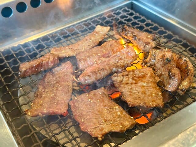 올큐 야키점에서 맛보는 "로스 칼비 정식" 점심