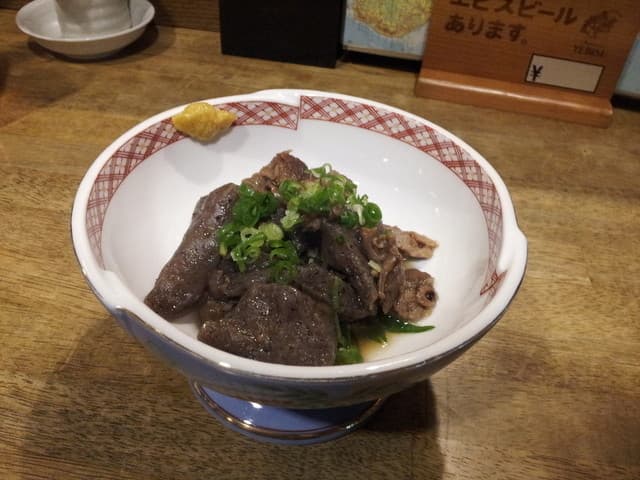 日本の懐石料理店で、酒好きな人々にぴったりの料理を提供する店