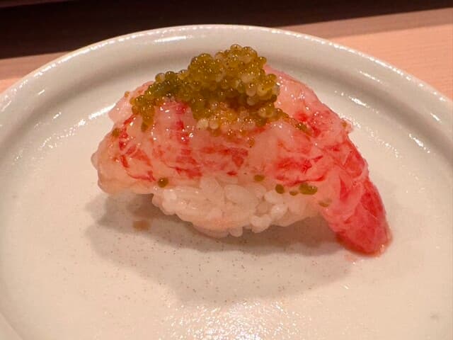 While enjoying the beautiful courtyard, I enjoyed the delicious sushi prepared by the skilled chef Sano. It was a moment of pure happiness! Both my body and mind were refreshed♪