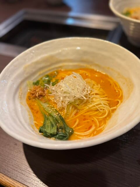 탄탄면을 좋아하는 사람들도 인정하는, 탄탄면을 맛볼 수 있는 정말 멋진 숨겨진 바범집!