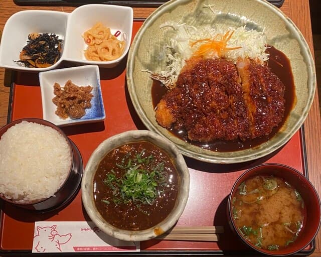 본격적인 카페는 나중에. 사탕발림과 도테쿠리에 마음이 끌렸던 저녁 무렵.