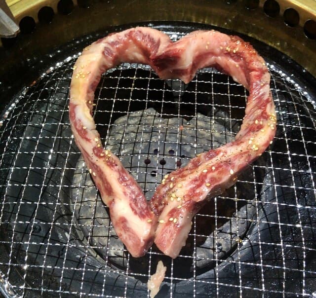 飲み物と肉料理は無制限で、お好きな量を楽しめます。