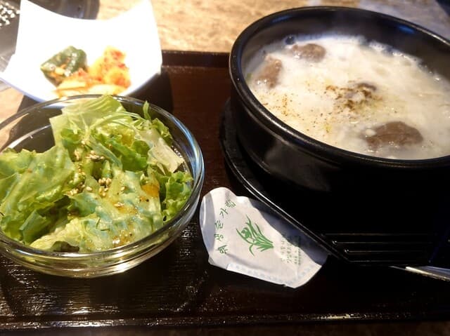 마부도쿠마: 재료 준비가 정성스러워서 수프도 나물도 정말 맛있어요.