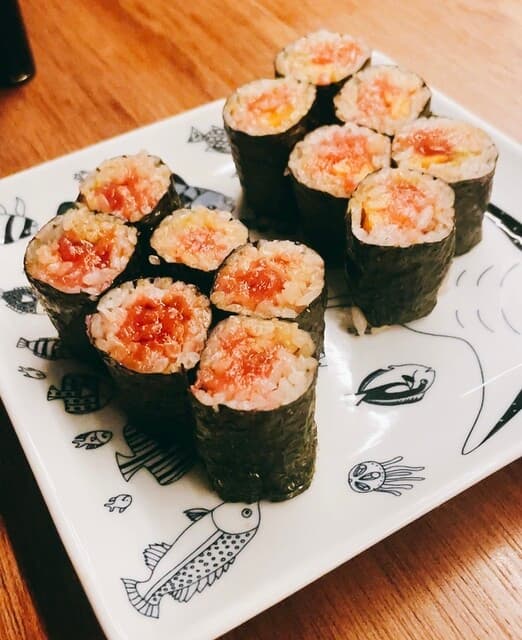 역 근처의 스시 바, 변하지 않는 행복한 순간