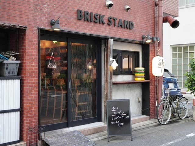 「ブリスク・スタンド・ナカメグロ」 – 「バガチャン2025」でデビューし、第1位を受賞したグルメハンバーガー。完璧に切り分けられたハンバーガーをぜひ味わってみてください！
