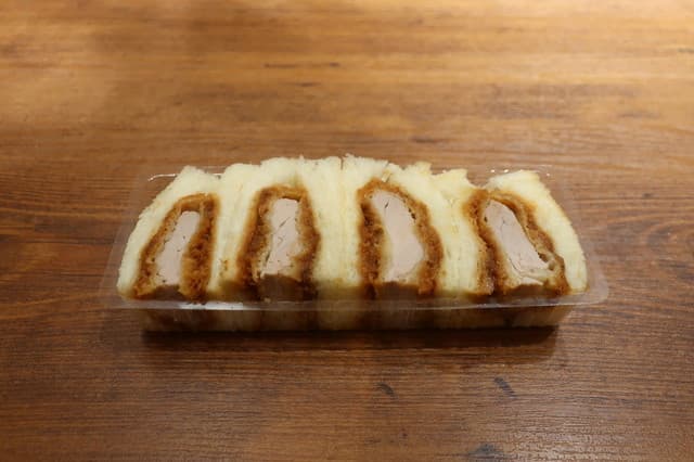 가츠サンド에서는 반 사이즈를 준비하고 있는 곳을 이곳밖에 본 적이 없습니다.