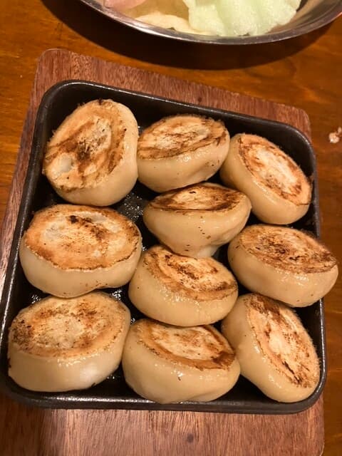 今回は、飲み放題付きのコース料理を楽しみました。とても美味しかったです！評価は着実に向上しています。
