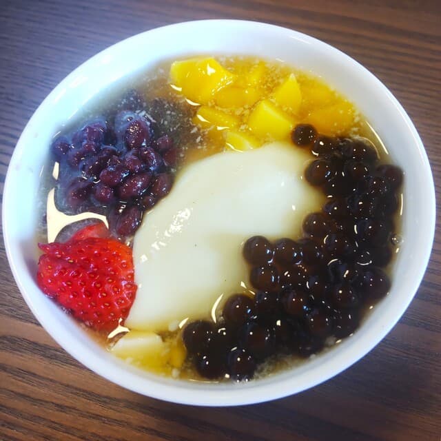 “타피오카 플루트 콘”에는 강낭콩이 들어 있지만, 단맛이 적어 상당히 높은 수준의 맛을 자랑합니다.