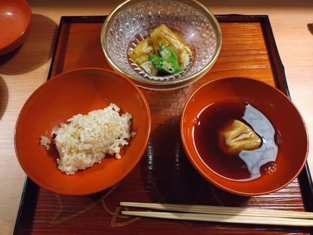 The teahouse-style meal at "Sunoki" that moved from Matsunuma to Higashi Cha-ya Street. A teahouse-style meal for breakfast.