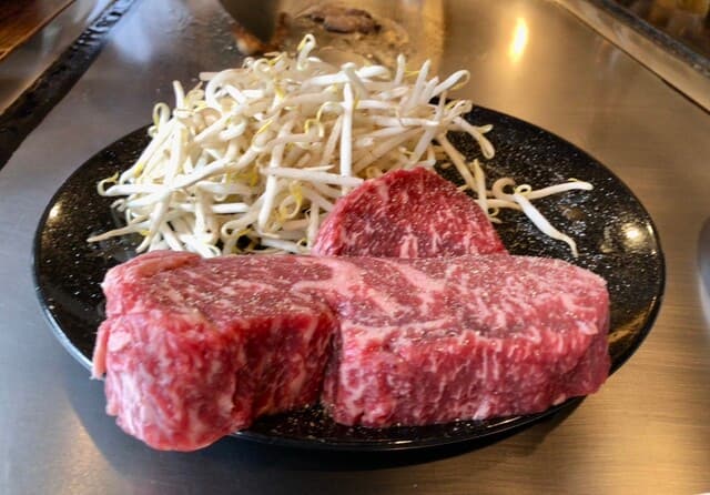 이토에 위치한 고급스러운 전통적인 철판 스테이크 레스토랑.