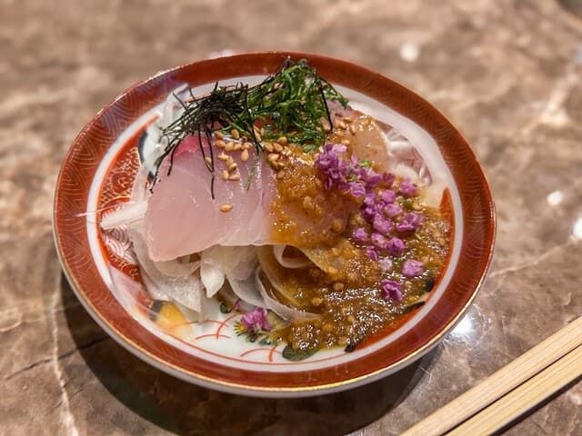 좋은 친구들과 함께 생일 파티를 했어요! 특히 스키야키가 정말 맛있었어요!
