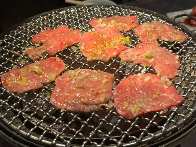 豪華なヒダ牛のランチで、至福のひとときを！