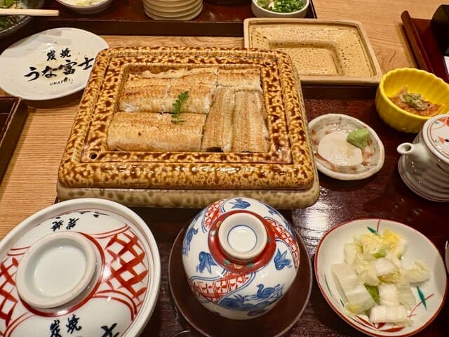 私の息子と彼の妻は、ヒツマブシを試してみることを楽しみにしています…