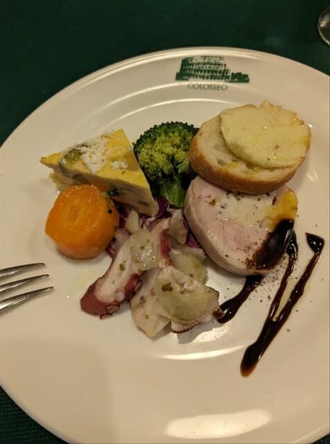 정말 맛있어요, 몰트 브오노 스타일의 이탈리아식 음식입니다.