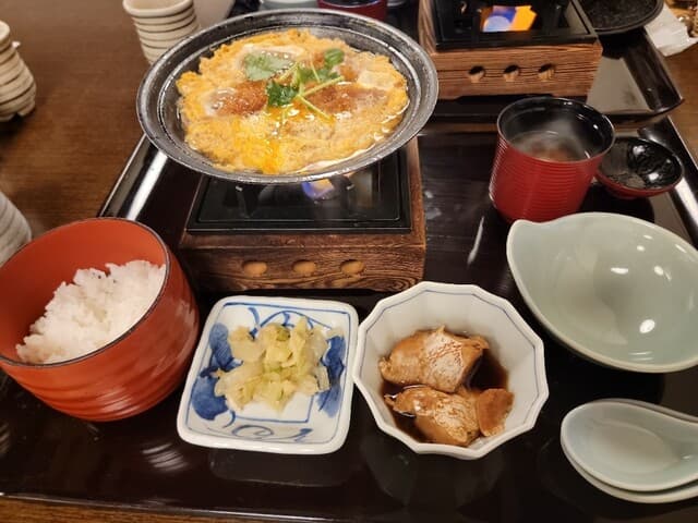 豪華で手頃なランチ、邸宅での食事！