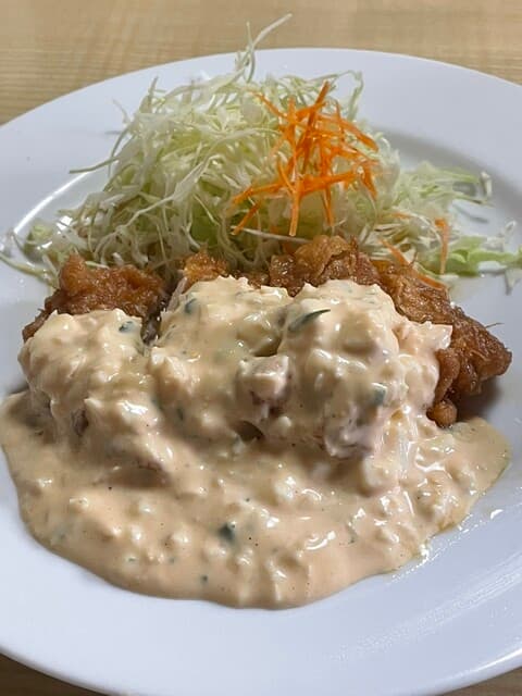 미야자키 지치의 치킨 난본 타르타루 소스, 정말 맛있어요!