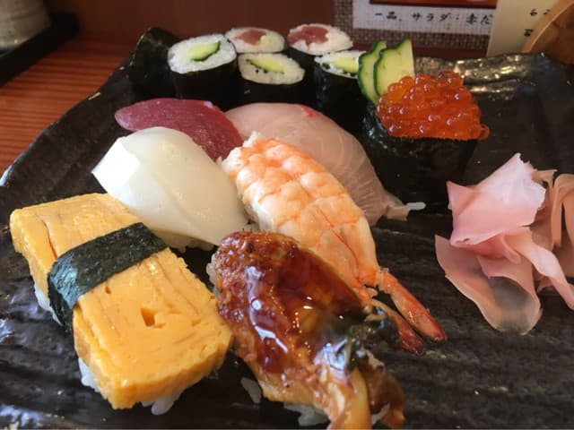 재료도 많고 양도 충분해, 만족스러운 점심입니다. @동삼국 | 맛있는 음식을 먹으며 행복해요♪