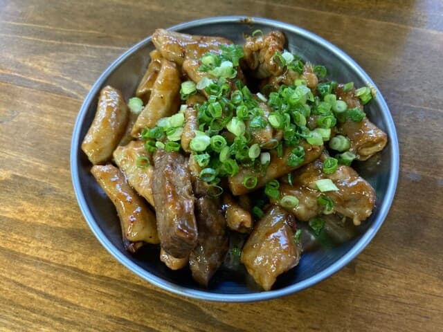 【오사카・다이가쿠구】렌탈 BBQ도 제공하는 철판 홀몬이야키 가게.