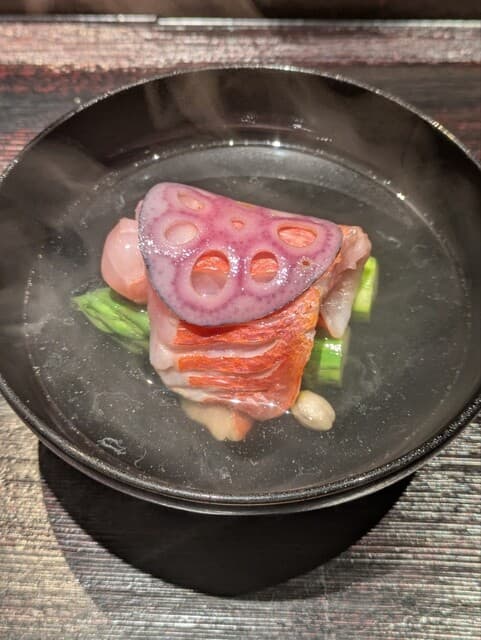 Akutsuで味わう、大胆でありながら繊細なシーフード体験