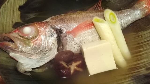 계절별 요리의 맛있는 연회. 한복리 요리, 노도구로 뼈 찜, 도미밥.