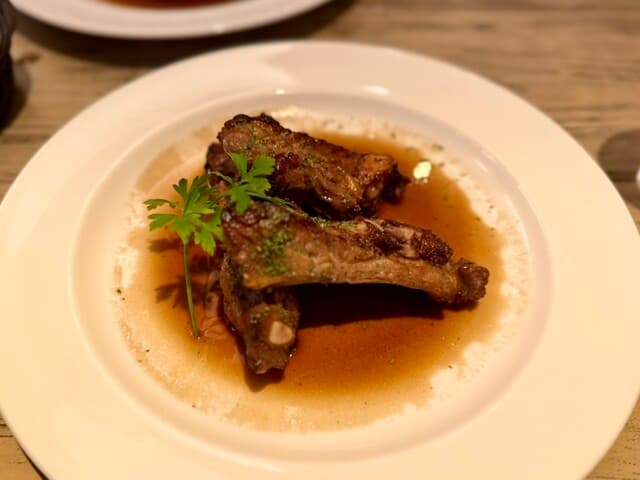 Only on weekends and holidays – limited lunch menu
