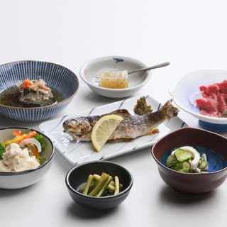 《Perfect for meals and pairs well with drinks◎》★Casual Popular Menu 【Small Serving Soba with Dessert】 JPY 3700 Course ※Currently, we are not serving Grilled Iwana. The image is for illustration purposes.