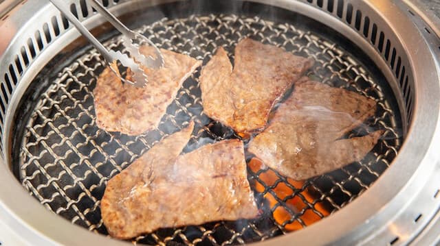 焼肉なら - 肉を焼く