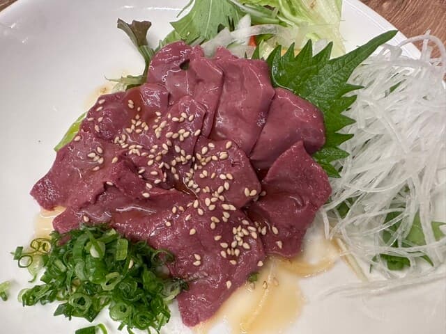 浜焼き きばる - 牛レバ刺し1200円
