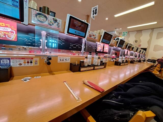 スシロー - カウンター席の様子