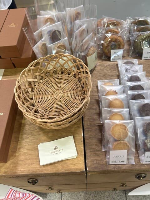ケーキ パスタ&バール いすずカフェ - 小倉駅構内出店