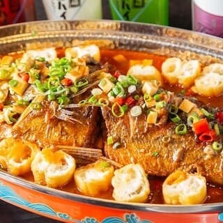 "Maturation Suzuki Braised Meat" and "Homemade Black Flour Skin" among other handmade Chinese dishes are offered.
