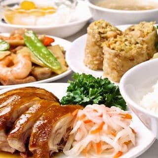 Including Beijing duck, the order-style buffet and a variety of courses are also very attractive.
