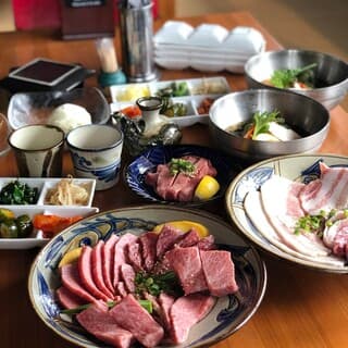 지역산 와우소와 아구 돼지의 구이