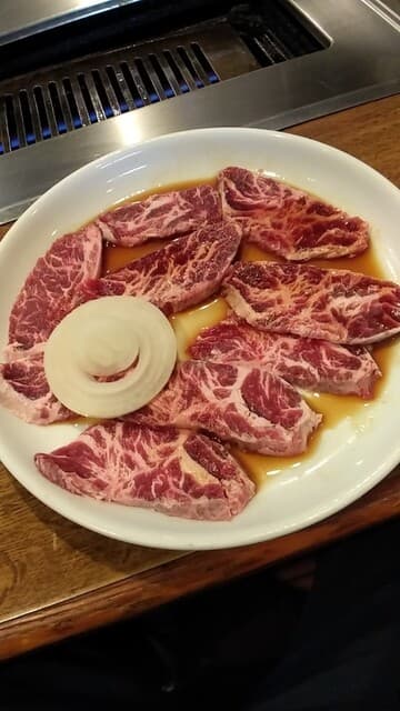 와세다역 바로 근처에 위치한, 편하게 들어갈 수 있는 바베큐집! 축제 런치 세트에는 칼비 대용량, 양파, 김치, 밥, 스프가 포함되어 있습니다.