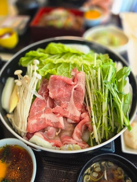 평일 점심에는 음료바가 제공되는 확실한 가성비 좋은 일본식 요리 점심입니다♥ 가격도 저렴해서 평소에 자주 먹을 수 있는 고기 요리 점심은 1100엔부터 있습니다.
