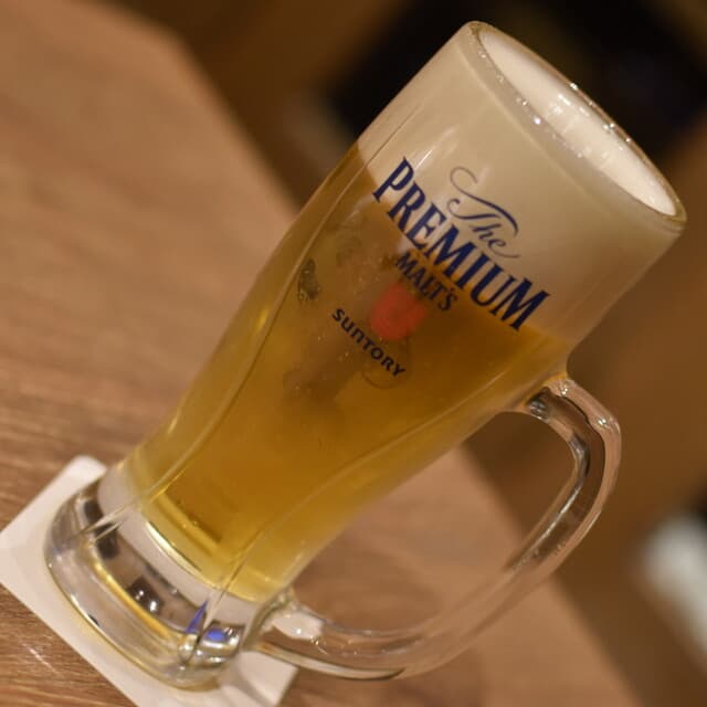 プラント・オー・アット・ナイトは、手軽に飲み物を楽しめるスタイリッシュな店です。