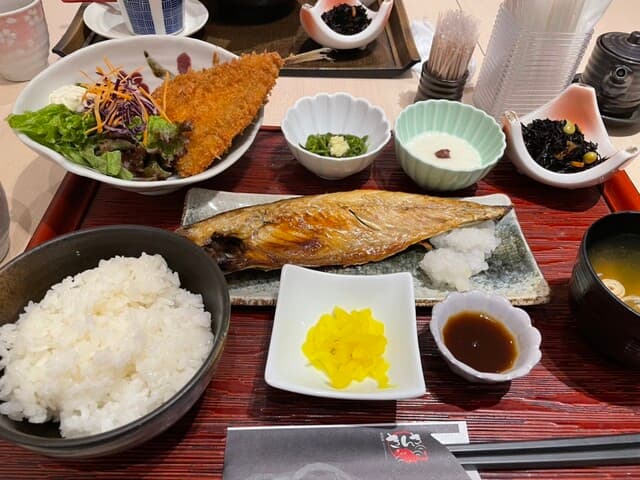 대대마치의 매력적인 장소, 여유로운 반개방 공간에서 아지프라이를 즐기세요.
