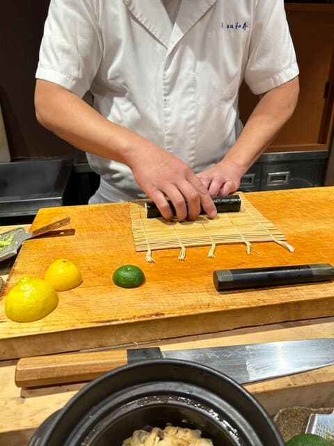 아카사카의 오삼! 대장님의 뛰어난 기술이 돋보이는 잡리는 절대 놓칠 수 없습니다. 모든 음식이 맛있고 감동적이었습니다! 일본술, 레몬 소주, 와인도 오삼과 완벽하게 어울렸습니다.