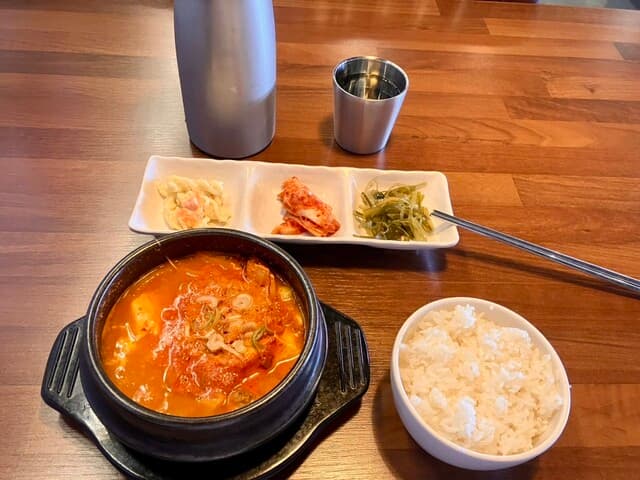 뜨거운 맛이 전해지는, 매혹적인 매운 맛의 스ンド우브치게