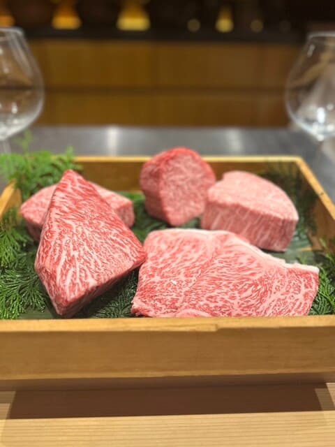 活気ある雰囲気を楽しみながら、五感すべてを満足させる新しい食体験です。